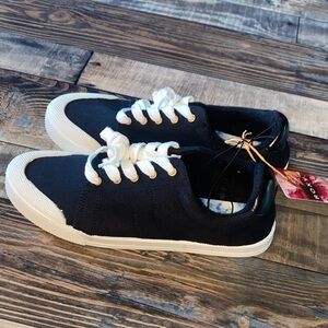 Roxy black and white canvas shoe size 8
